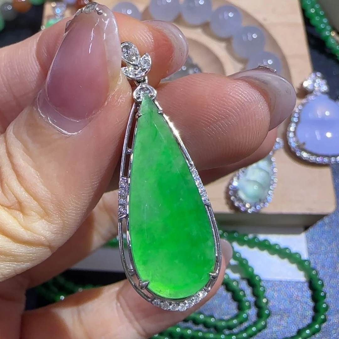 翡翠18K金镶嵌颈饰精品