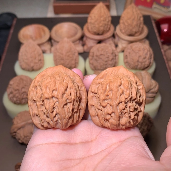 核桃文玩核桃把件红狮子