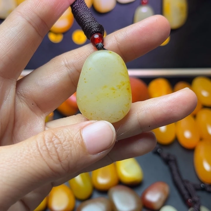 杜***和田玉（糖玉）未镶嵌珠宝半成品