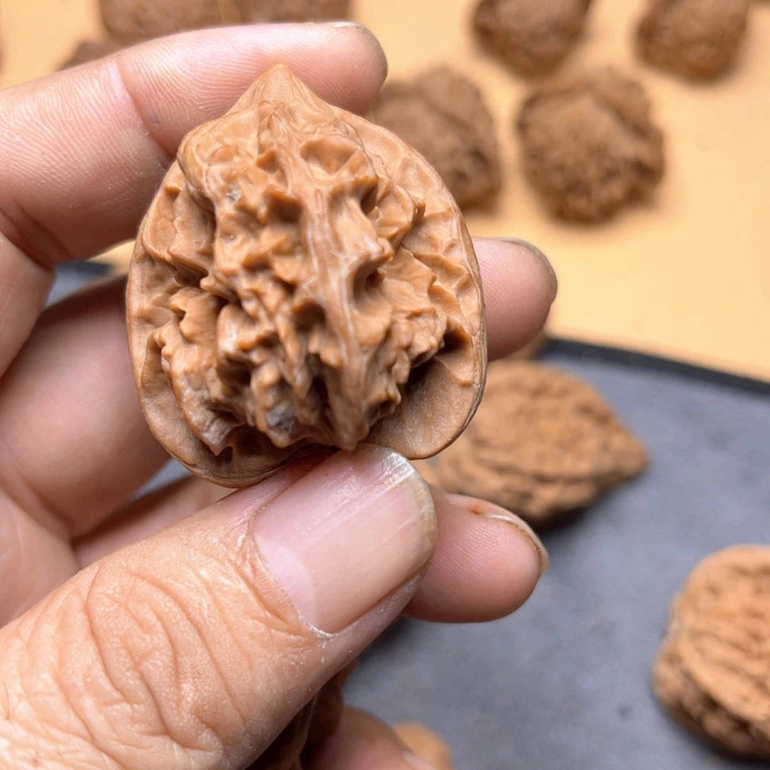 皮***皮文玩核桃把件龙骨