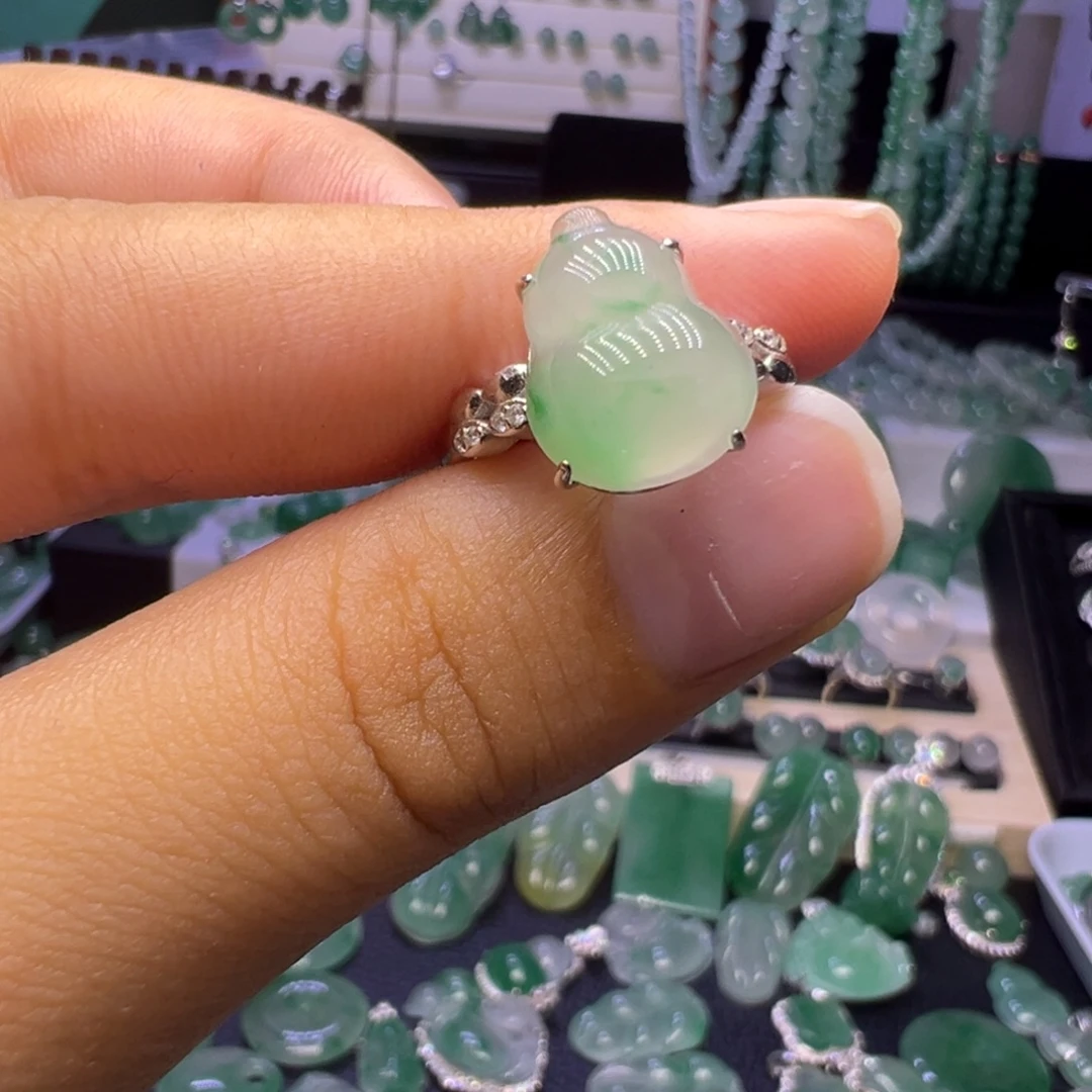 石英质玉未镶嵌颈饰