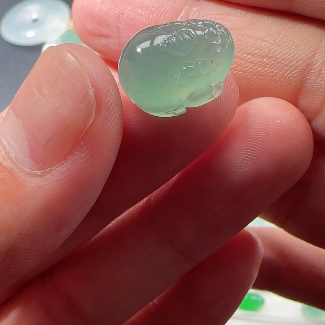 定制翡翠未镶嵌天然翡翠貔貅