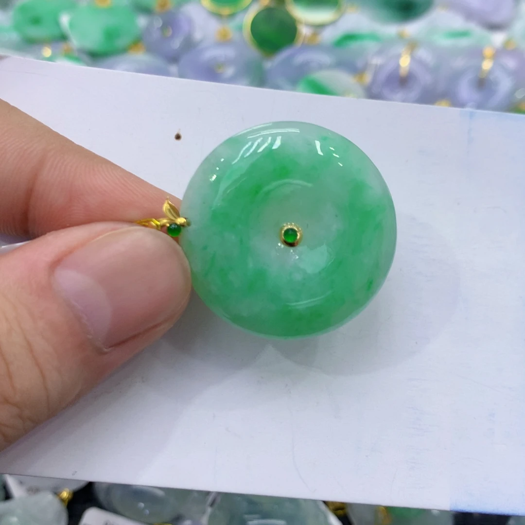 翡翠18K金镶嵌颈饰翡翠