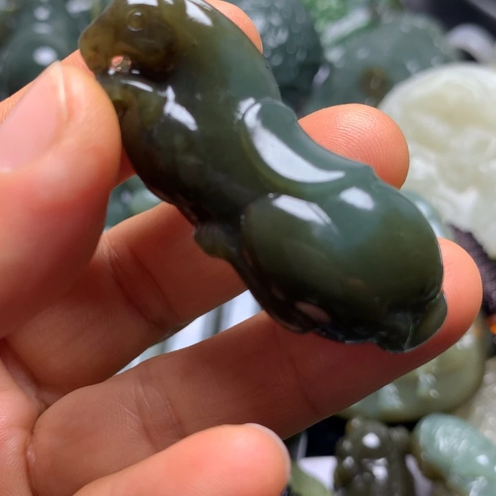 和田玉未镶嵌颈饰