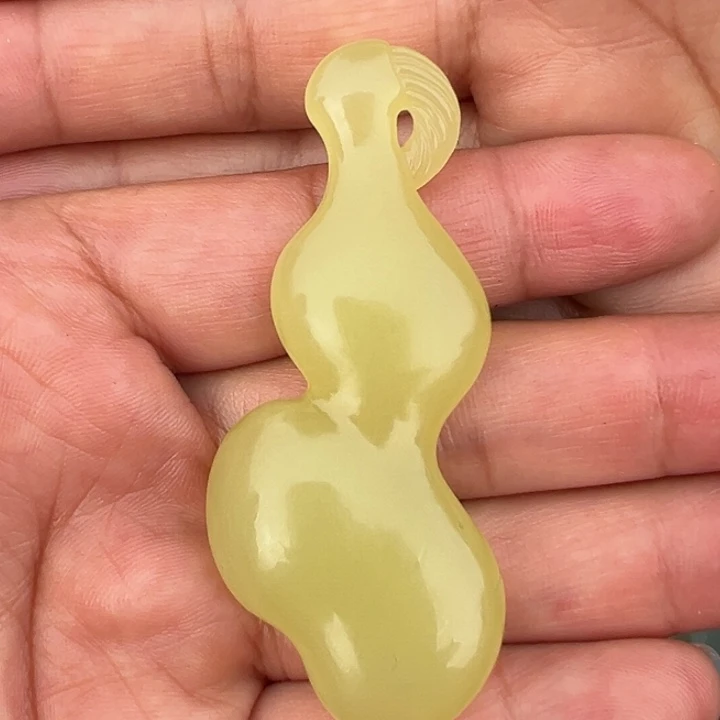 轩***诚和田玉未镶嵌挂件