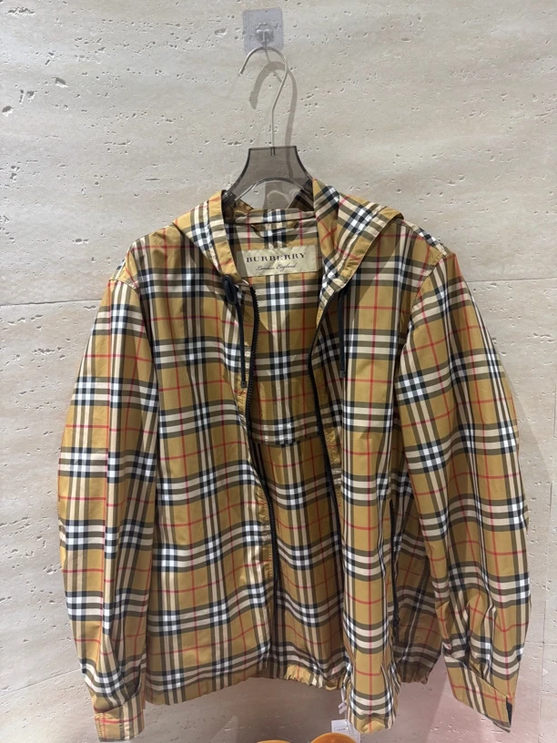 99新 BURBERRY/博柏利 衣服肩宽49胸围128衣长78尺码54编码965
