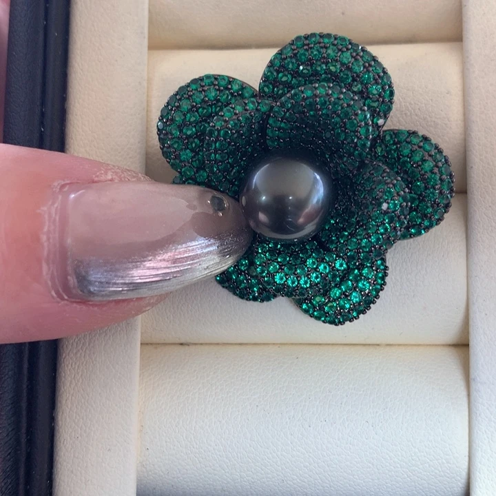 未镶嵌胸饰海水珍珠