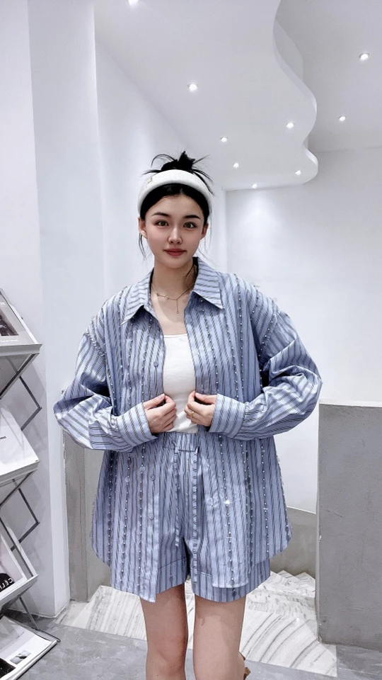 Annenono·蓝色条纹衬衫