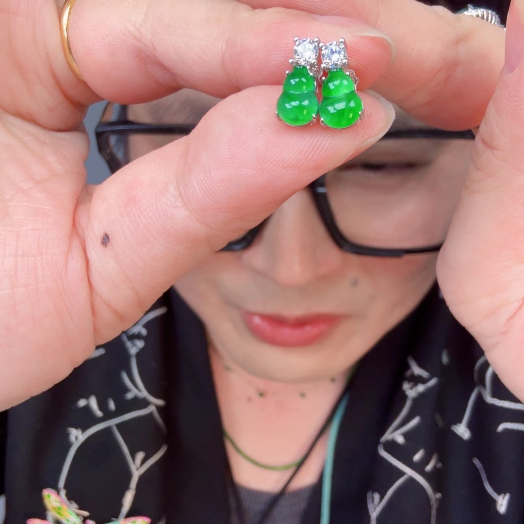 翡翠颈饰未镶嵌一对