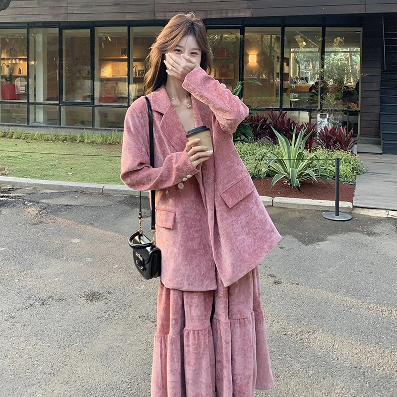 粉色西装外套吊带裙套装女2025年春秋新款休闲气质氛围感两件套裙