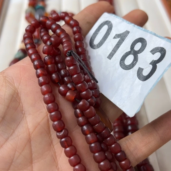 锦***饰玛瑙/玉髓颈饰未镶嵌