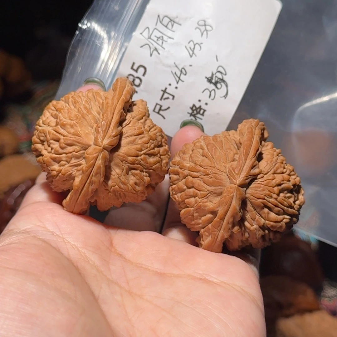 文玩核桃把件1485号46尺寸全品三角白