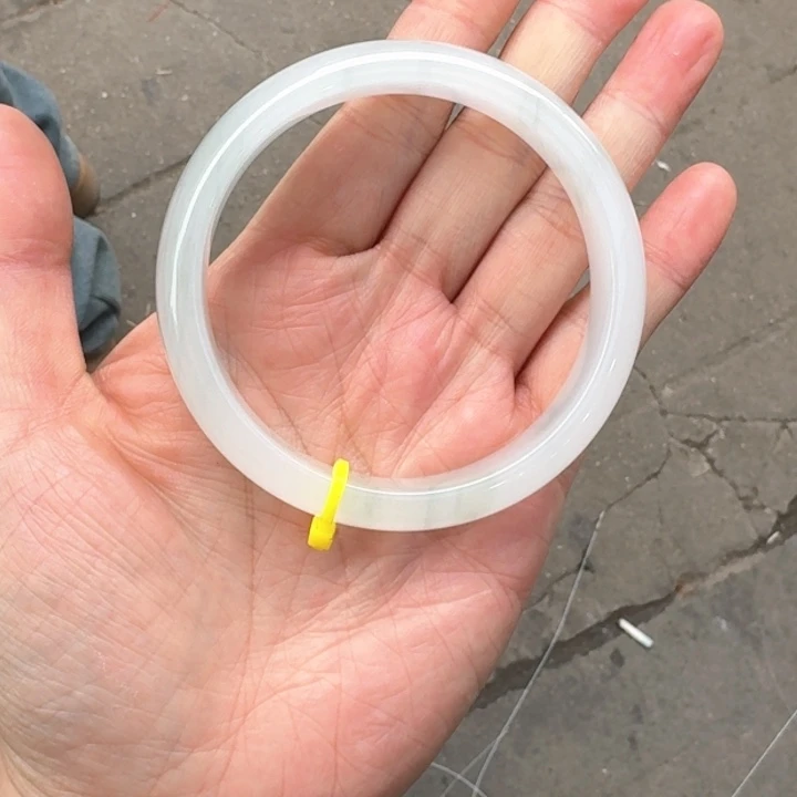 石英质玉手镯未镶嵌一**拾