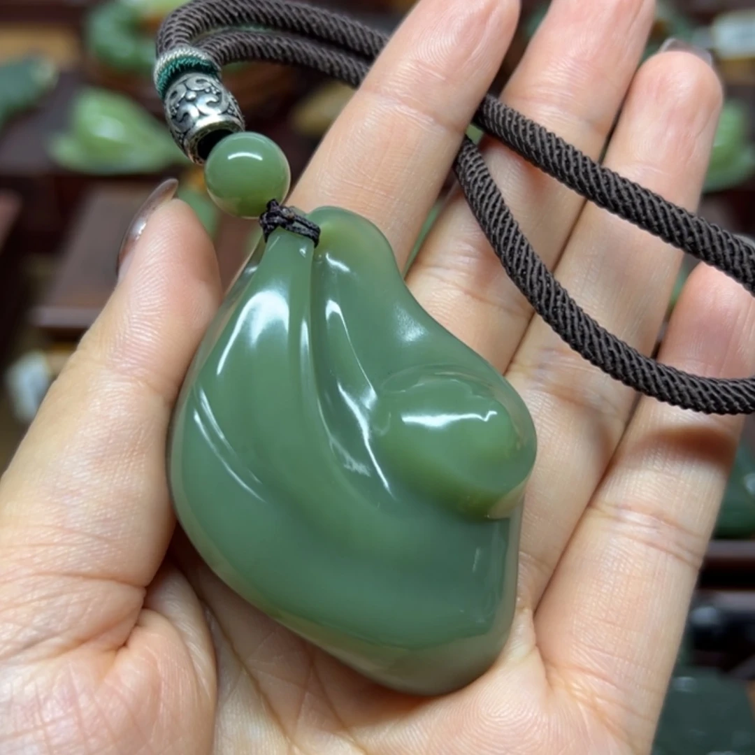 【闪购商品】未镶嵌岫岩老玉（透闪石质玉）把件伟**时来运转