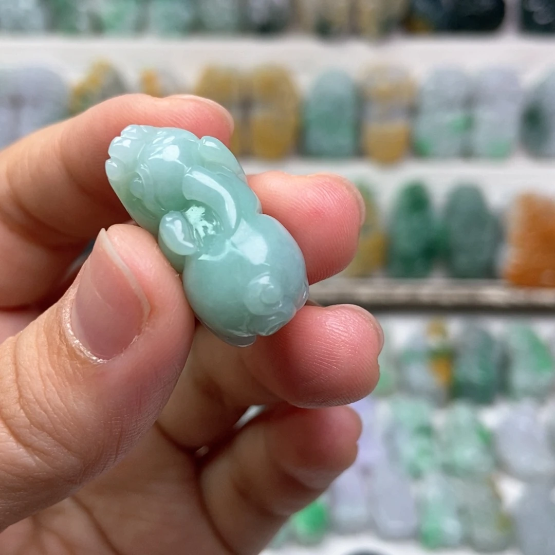 翡翠未镶嵌吊坠(赠链)