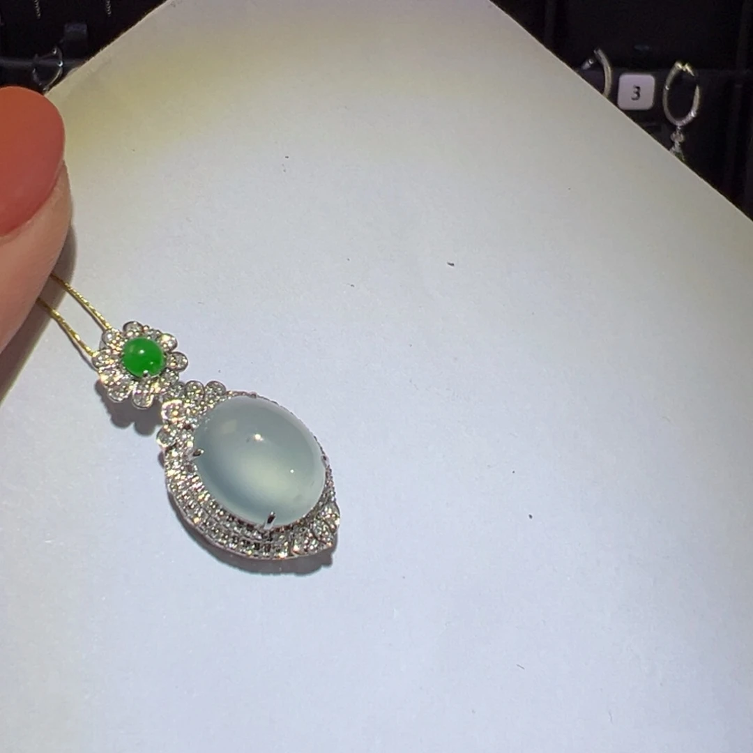 翡翠颈饰18K金镶嵌甜*柚吊坠