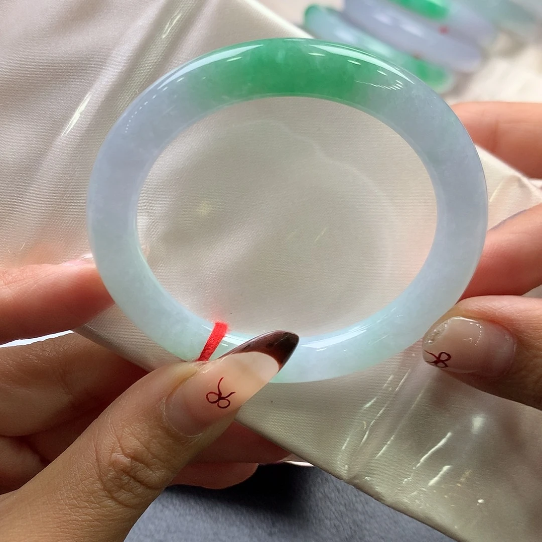 翡翠未镶嵌手镯（圆镯）27号