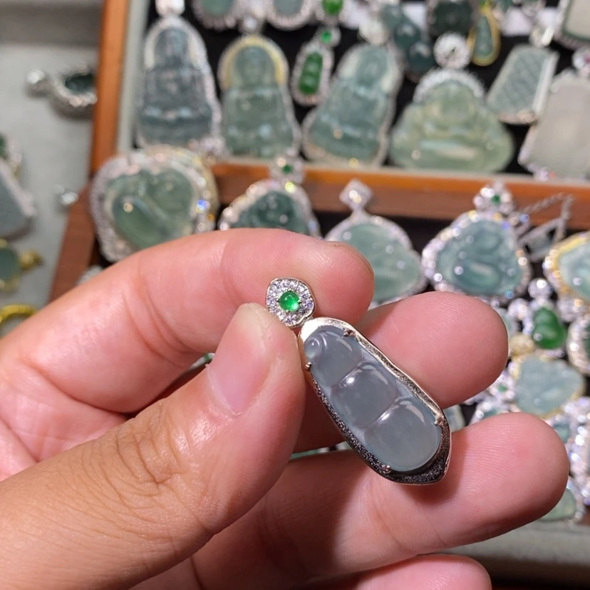 【闪购商品】翡翠未镶嵌颈饰天然