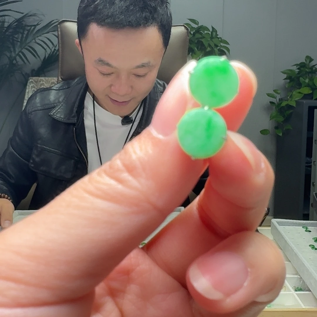 翡翠铂Pt900镶嵌耳饰天然