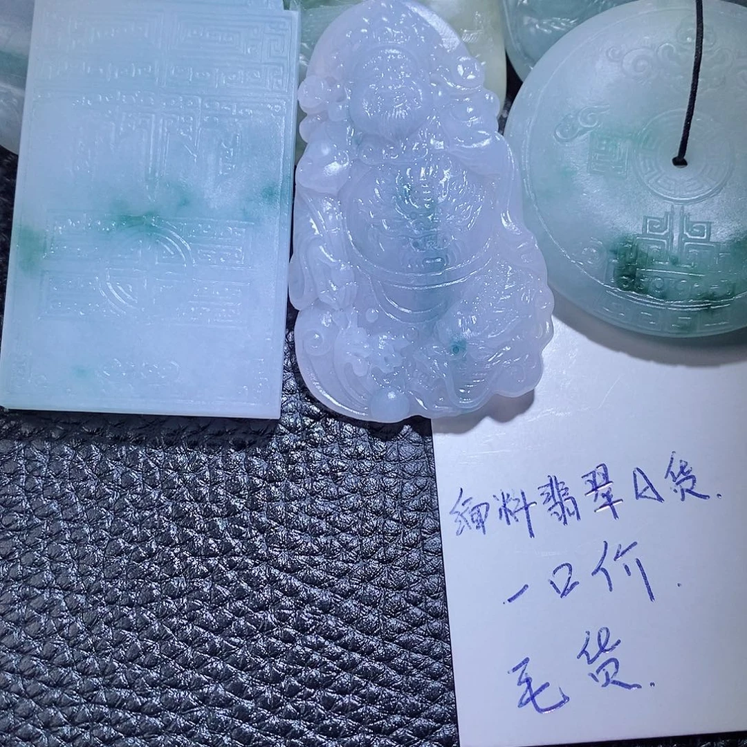 未镶嵌定制翡翠毛货付款后确认抛光