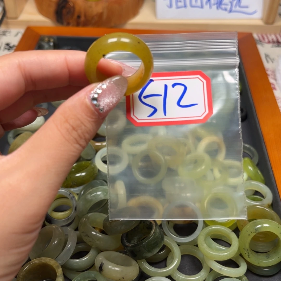 ***蛇纹石玉未镶嵌珠宝奇石