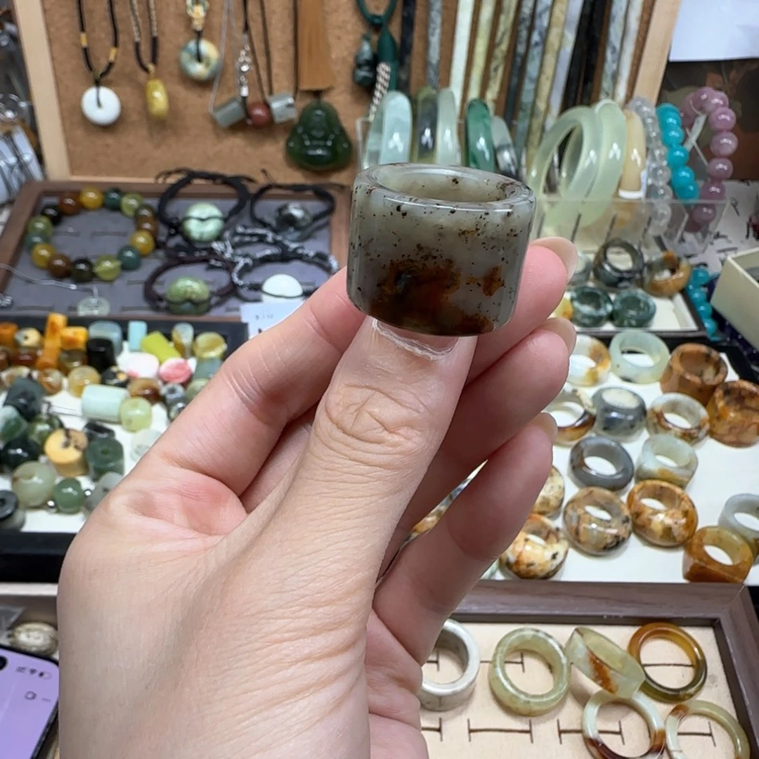 ****）未镶嵌岫玉岫玉戒指搭配