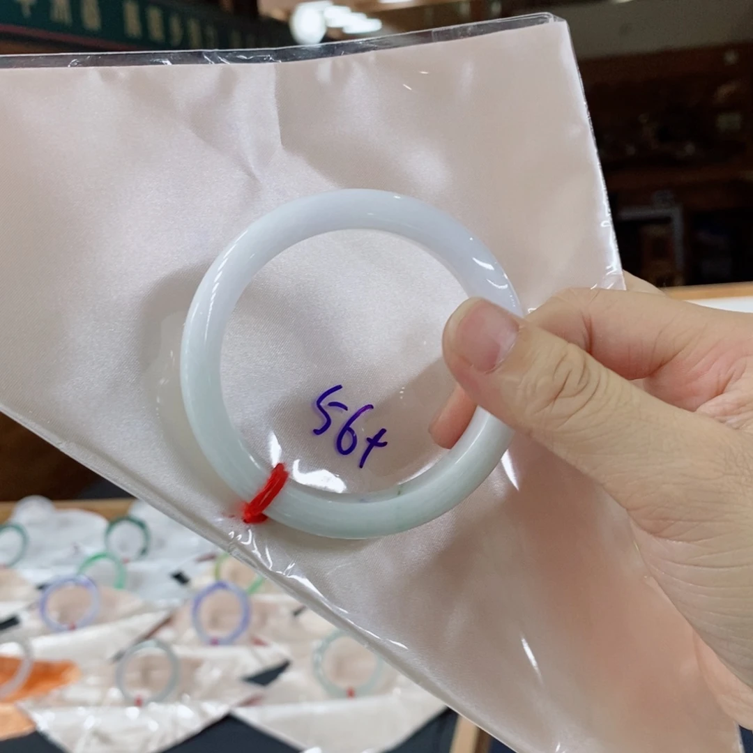 翡翠未镶嵌手镯翡翠