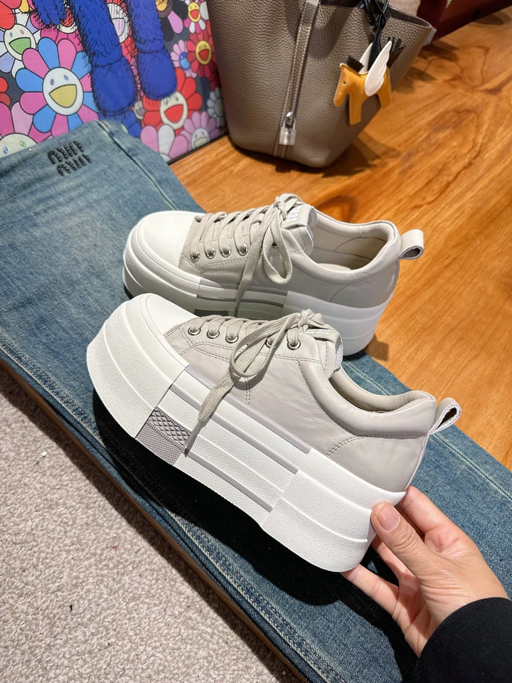 运动ins网红韩版潮流春季搭裙子的真皮厚底小白鞋休闲板鞋2025款