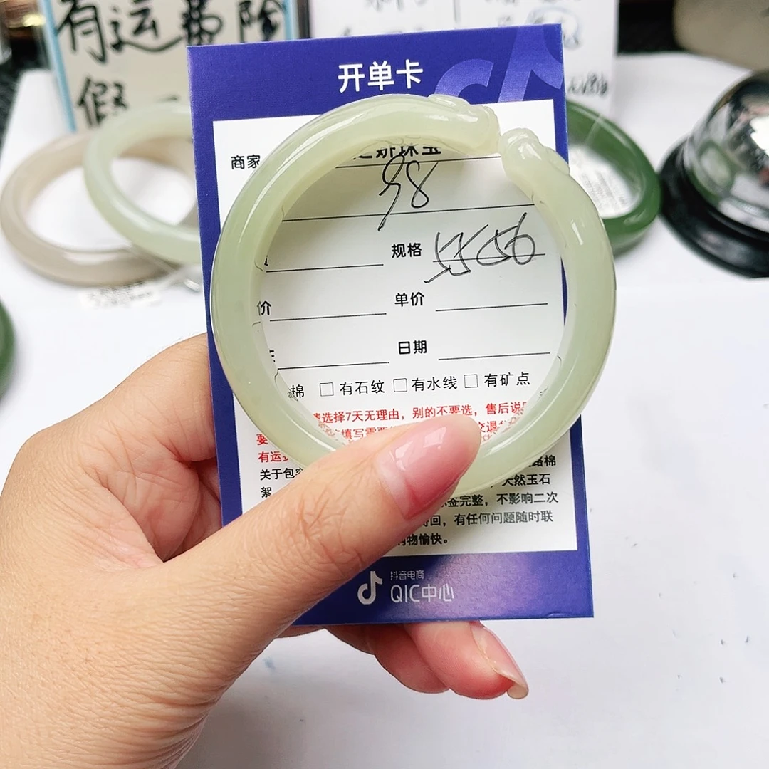 淡***水未镶嵌手镯和田玉