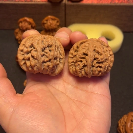 L***子吊坠文玩核桃平谷大粗筋