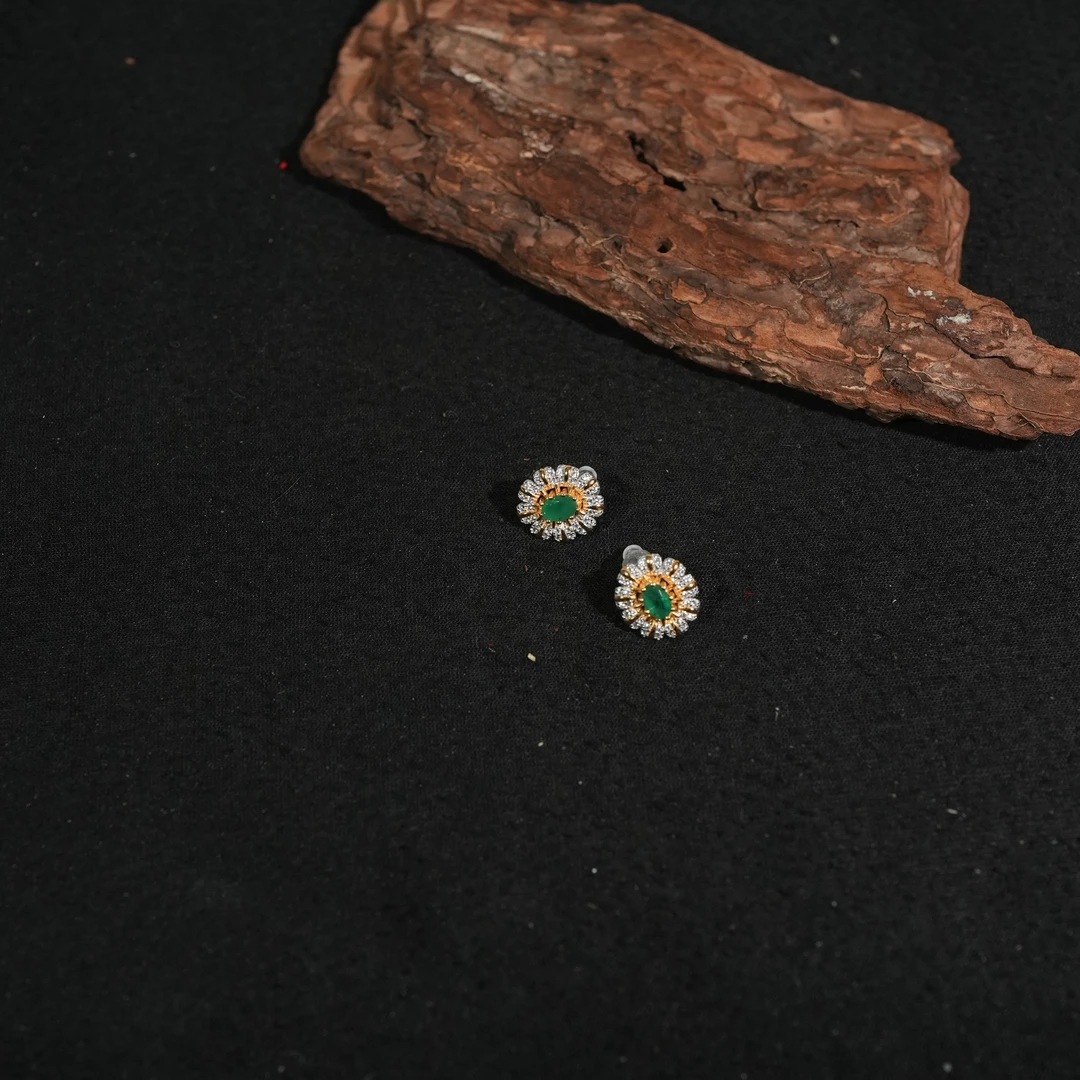 10.24香港王老板-祖母绿耳钉4q12