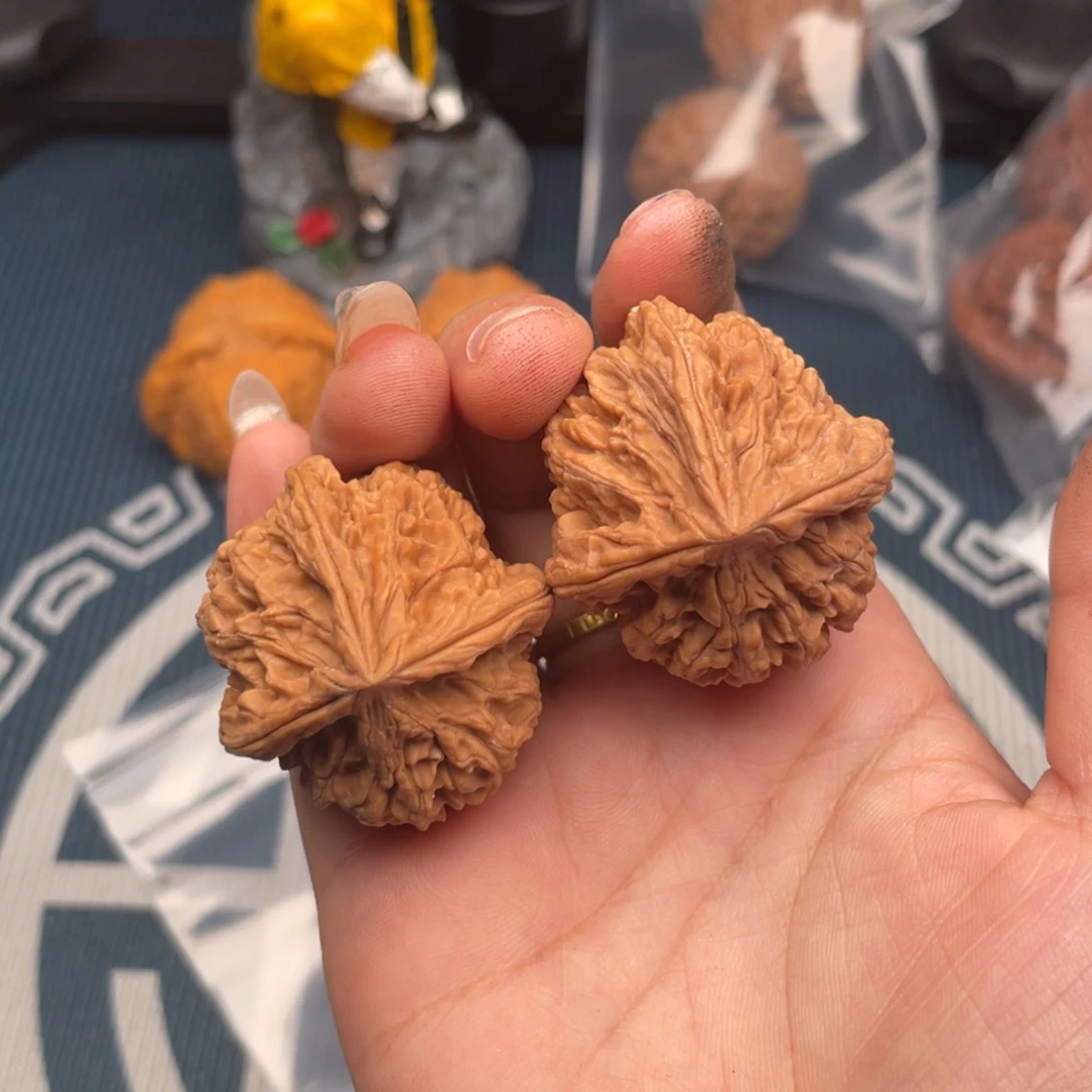把件文玩核桃抱*?三棱