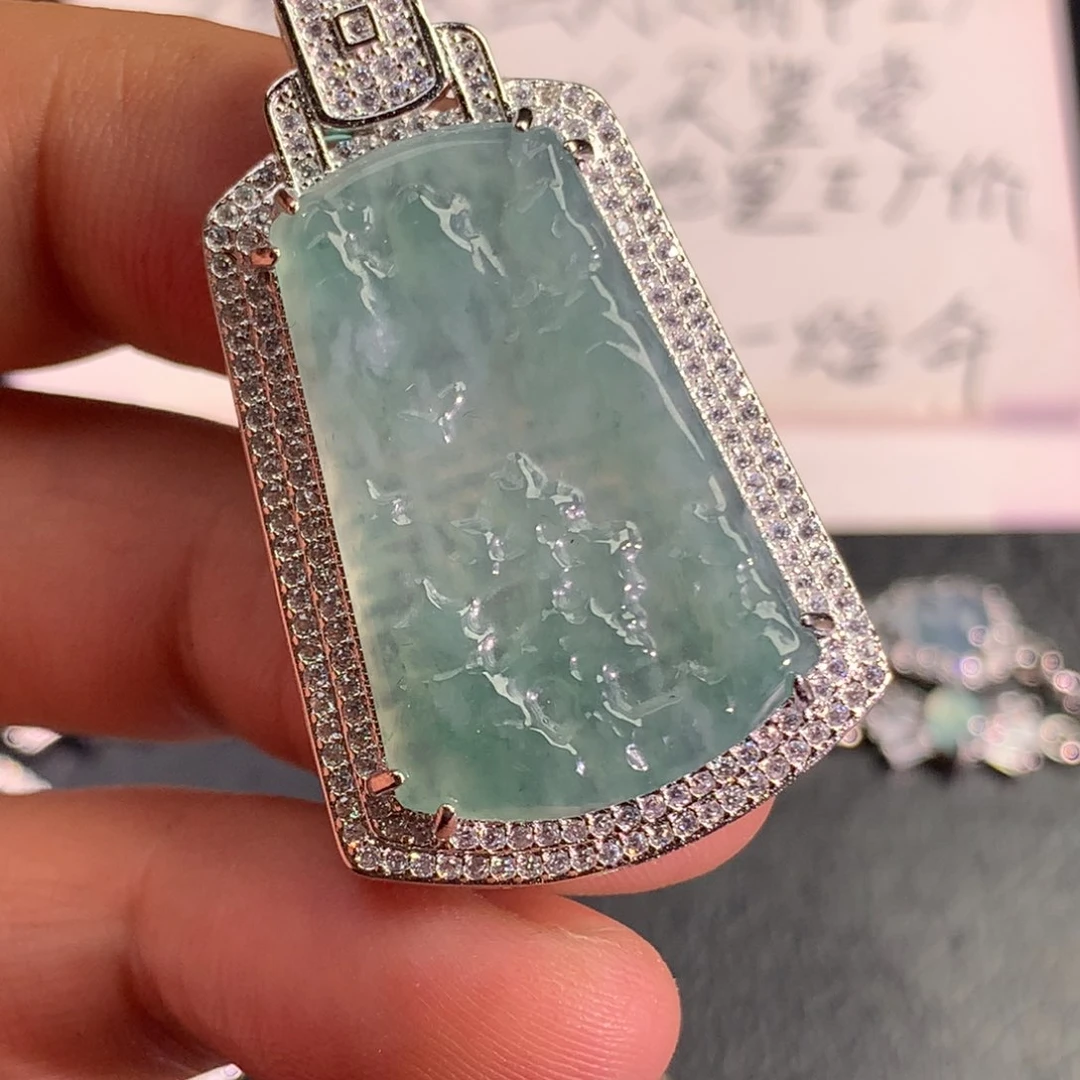 翡翠未镶嵌颈饰山水