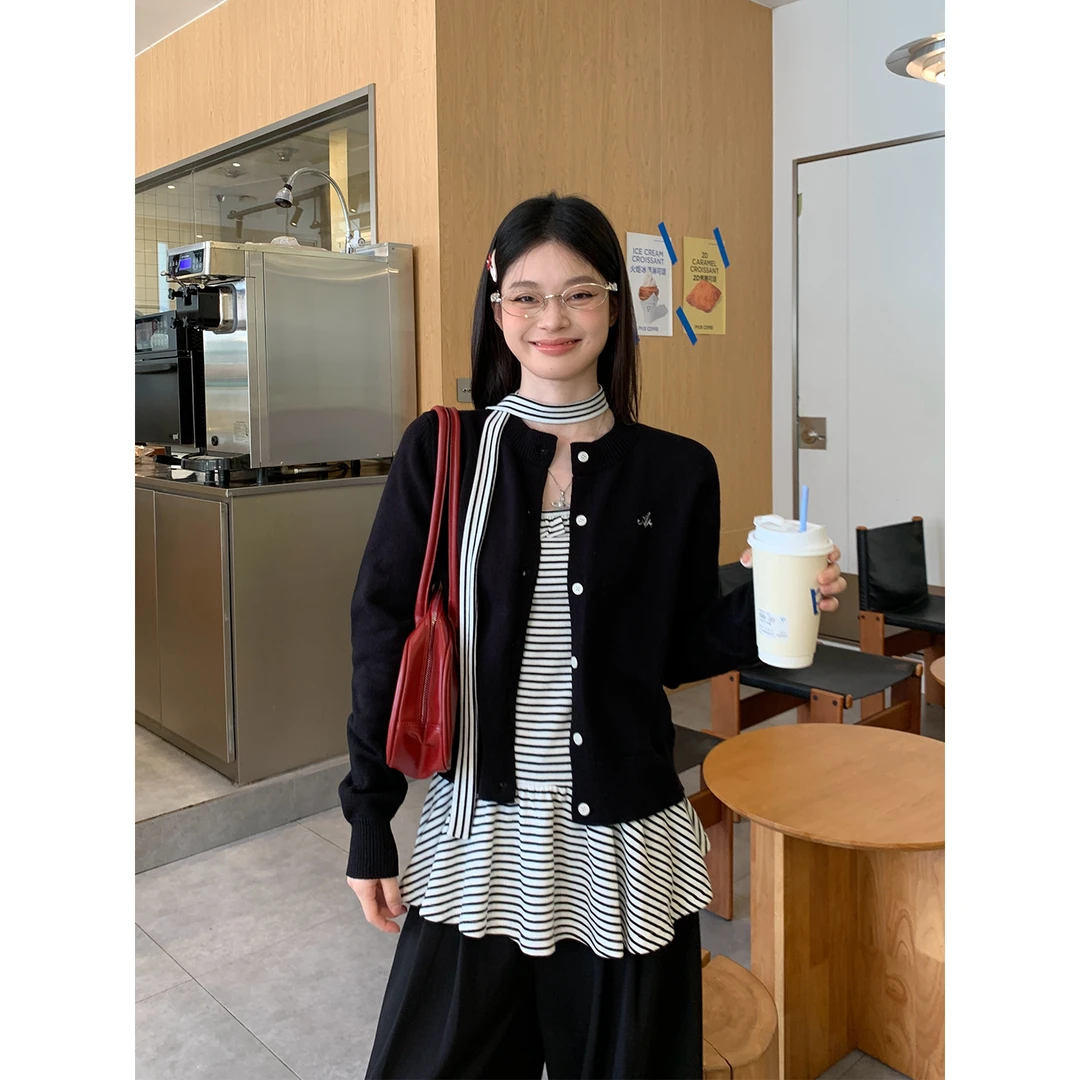 宋正恩【小现】黑色圆领针织开衫外套女秋韩系显瘦简约上衣AAM07