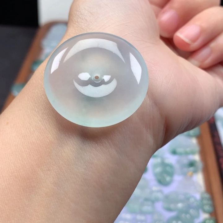 颈饰未镶嵌翡翠冰种大平安扣