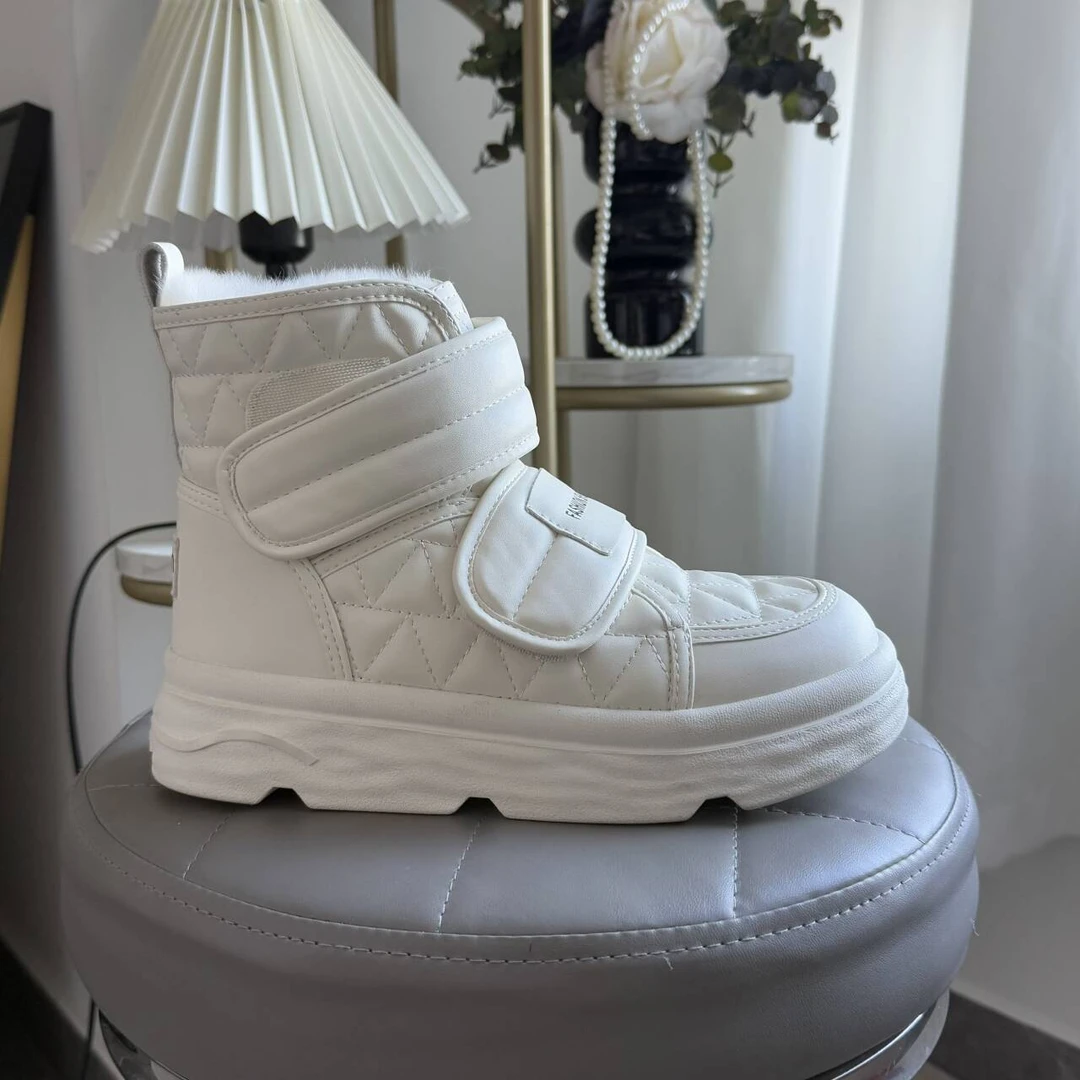 厚款中跟魔术贴韩版时尚雪地靴白色短靴厚底马丁靴