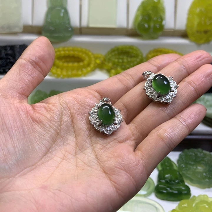 0***蛇纹石玉未镶嵌颈饰