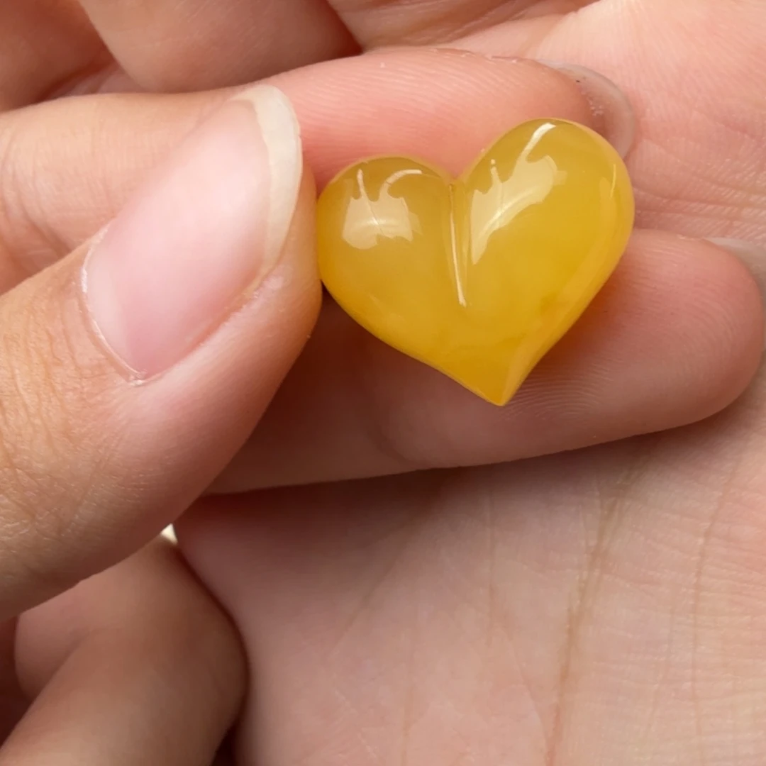 未镶嵌琥珀珠宝奇石