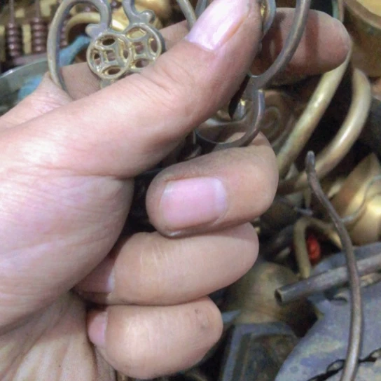 老***张闪电购铜摆件工艺品