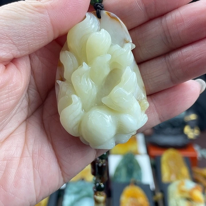 未镶嵌蛇纹石玉颈饰