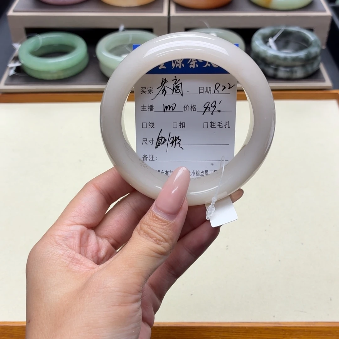 参***、未镶嵌手镯石英质玉