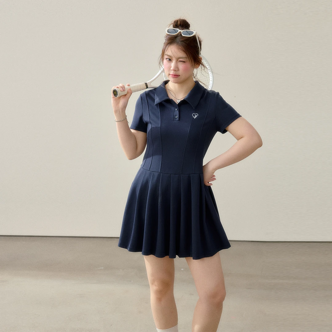 张大人【实穿主义】大码女装微胖妹妹休闲学院风POLO领百褶连衣裙