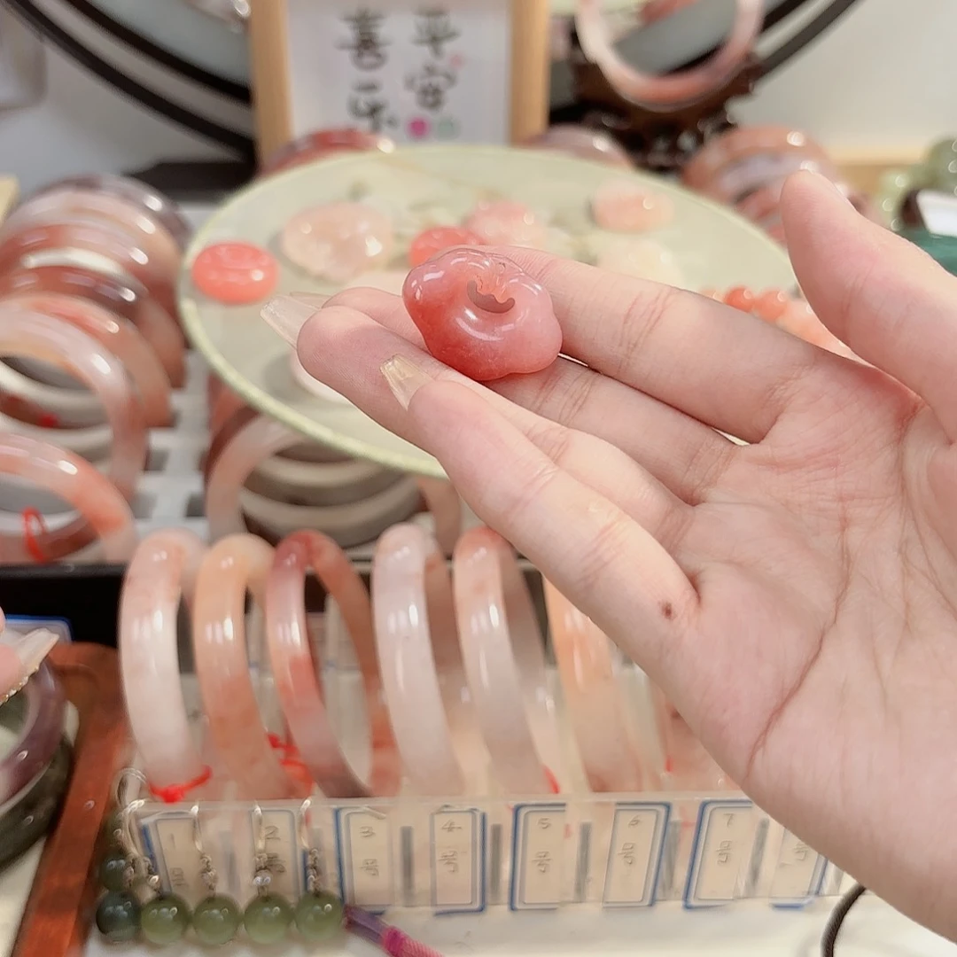 石英质玉手镯未镶嵌小***姐