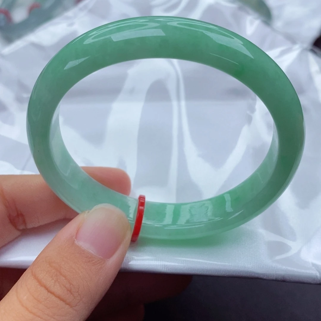 翡翠手镯（贵妃镯）未镶嵌