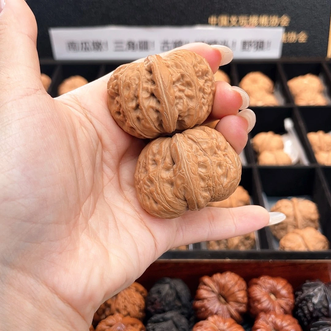 把件文玩核桃40元宝，全品，翘肩膀40s1