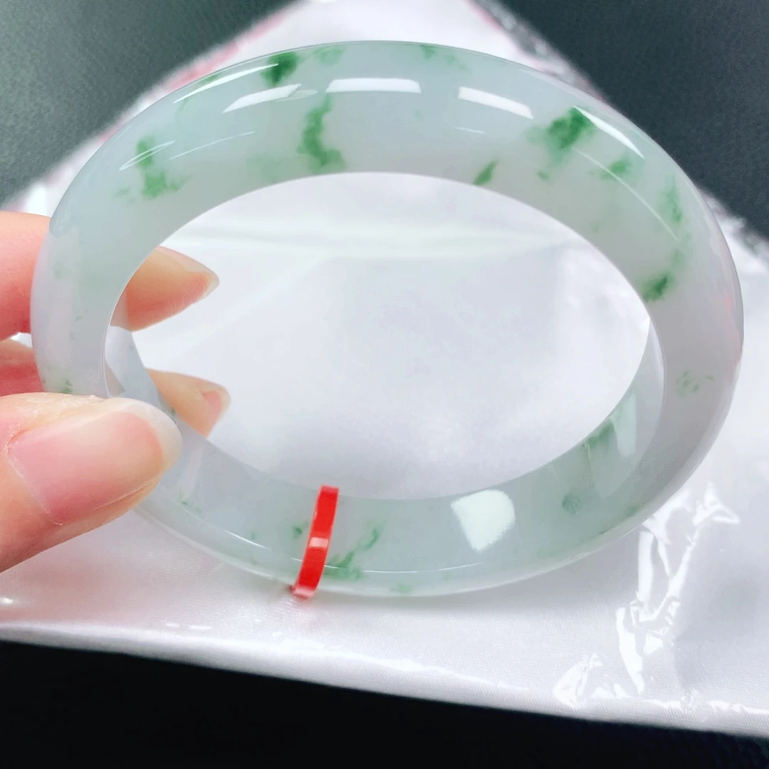 翡翠手镯未镶嵌56圈