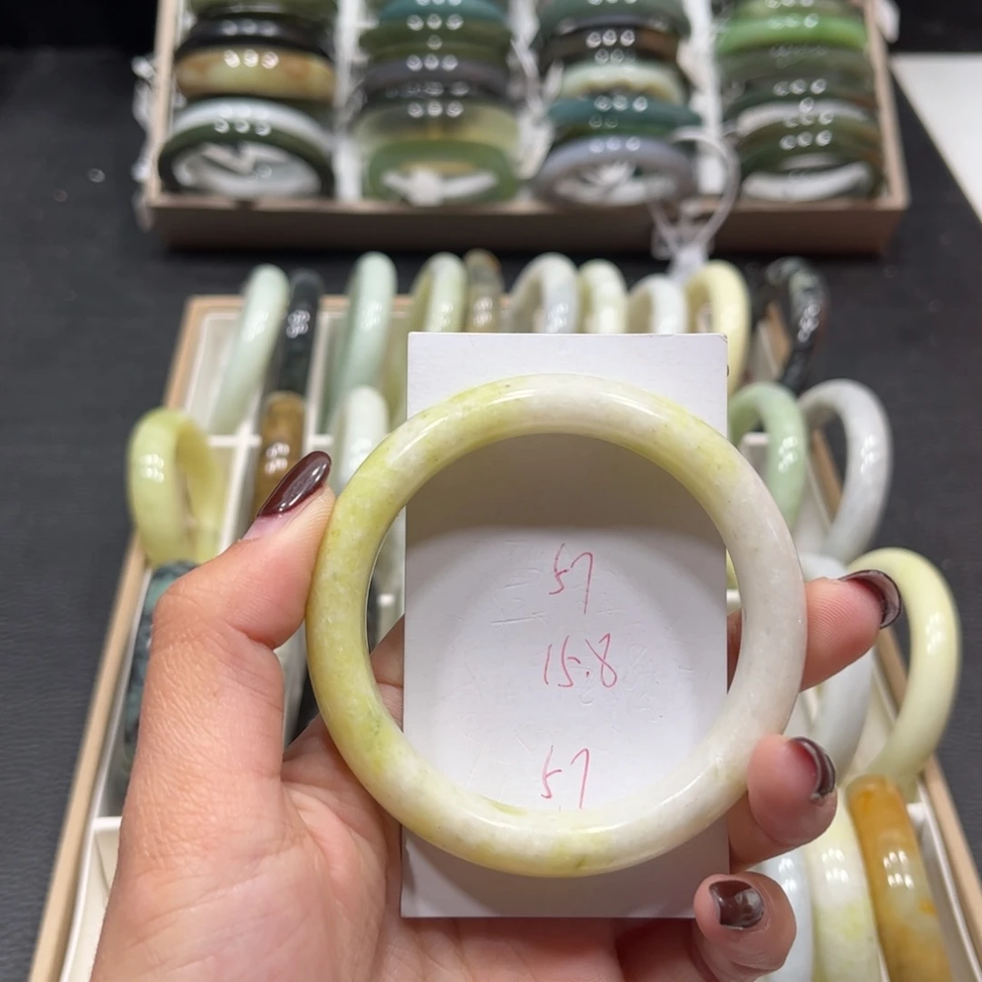 蛇纹石玉未镶嵌手镯