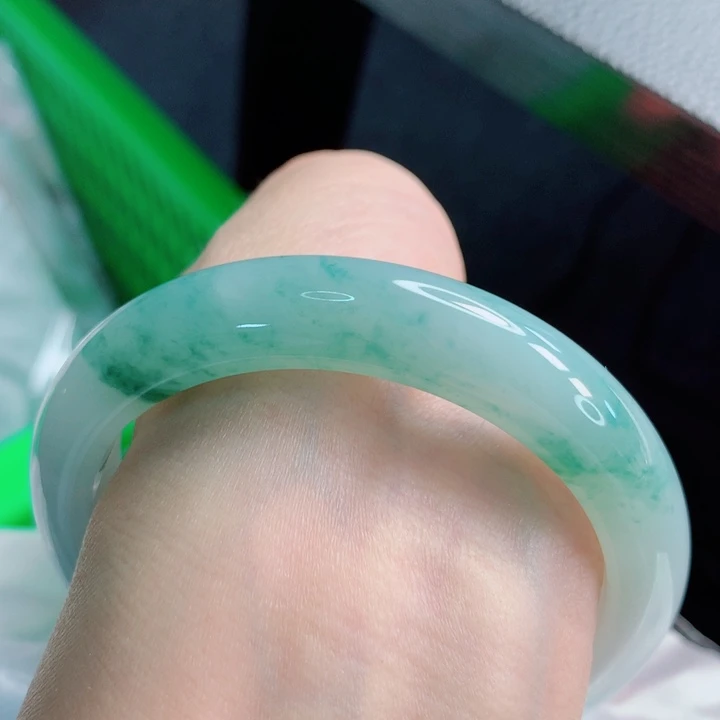 翡翠未镶嵌手镯60圈口