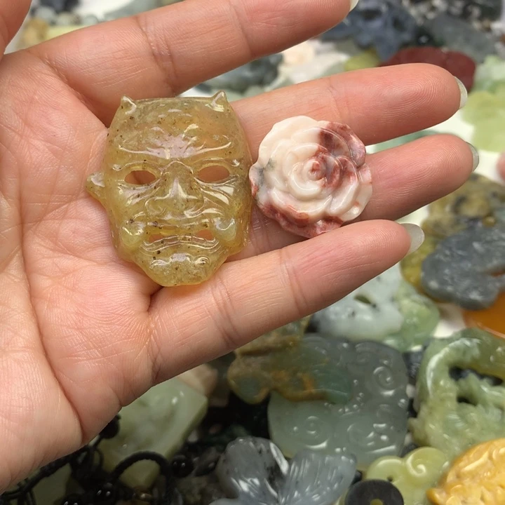 蛇纹石玉合金颈饰
