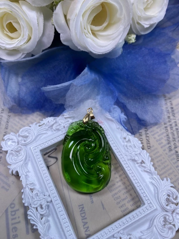 绿色如意吊坠发一个L106（带扣子）